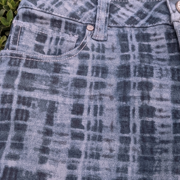 Cabi blue/gray grid print skinny denim stretch jeans. Size 8 - Picture 5 of 14